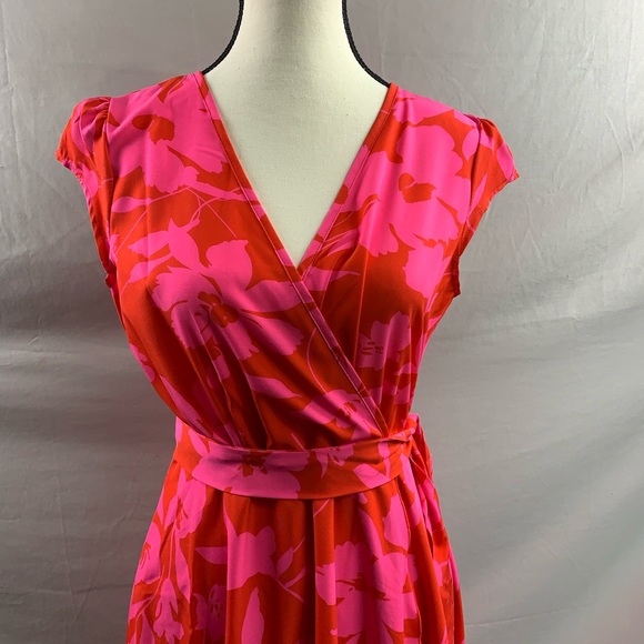 Red Floral Print Wrap Hem Belted Dress - Picture 8 of 10